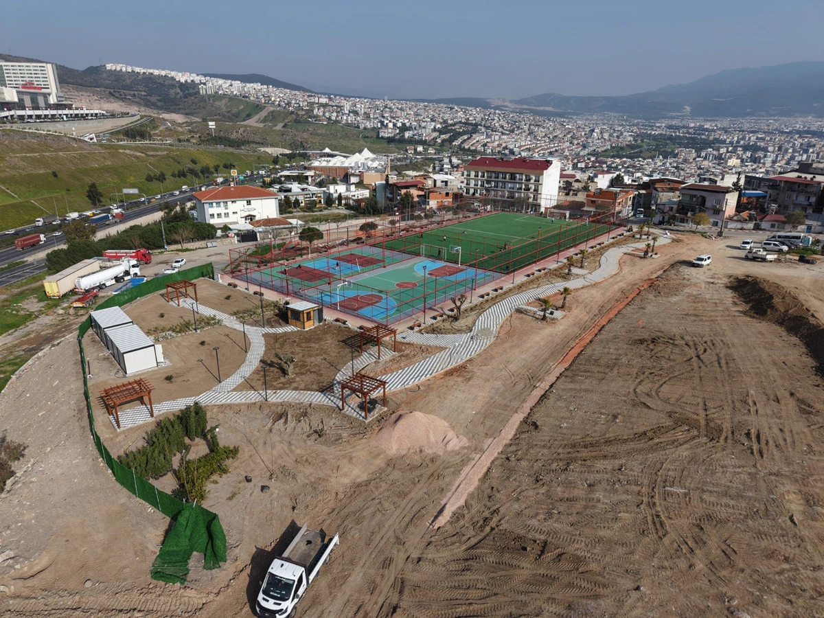 BayraklÄ±âda Ferdi Zeyrek Spor Kompleksiânde ÃalÄ±Åmalar Sona YaklaÅtÄ± (8)-1773148161936.webp